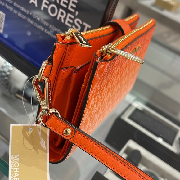 MICHAEL KORS
Jet Set Large Ombré Logo Double-Zip Wristlet-Wallet-Phone Case - Picture 3 of 16